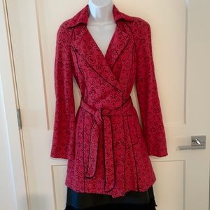 W118 Red lace on black trench coat. Black trim & front pockets, removable tie S